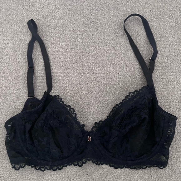 New and Very Gently Used bras for sale. Sizes 34B to 34C - Picture 6 of 7
